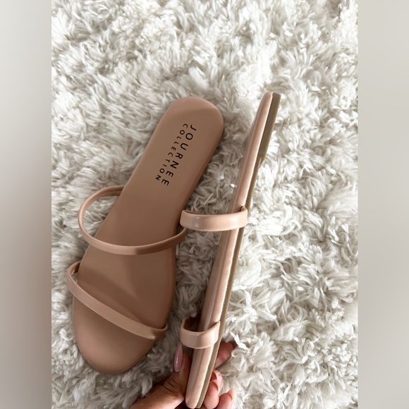 Journee Collection Nude Sandals Sz 6.5 - Picture 2 of 2